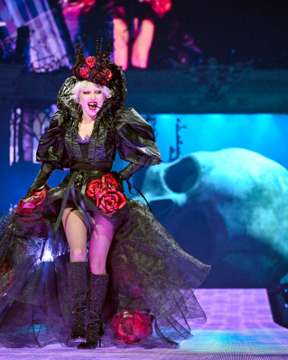 Lady Gaga à Paris : les moments les plus dingues de son show à l’Accor Arena