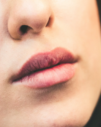 Lèvres sèches : découvrez cette nouvelle trend beauté qui enflamme les réseaux sociaux