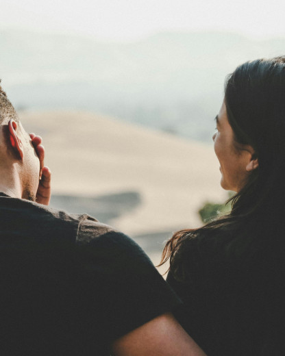 Love bombing, ghosting, breadcrumbing… pourquoi les relations sont devenues un champ de mines ?
