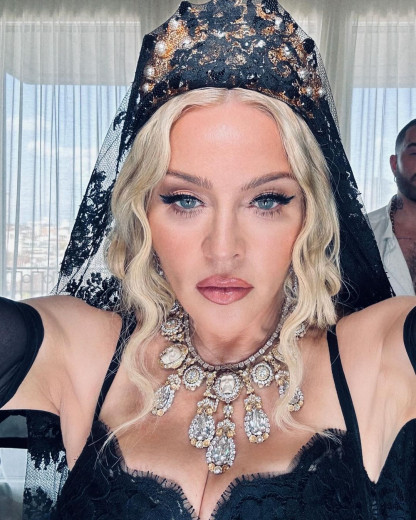 Madonna de retour aux VMAs : 42 ans après ses débuts, son apparition fait le buzz