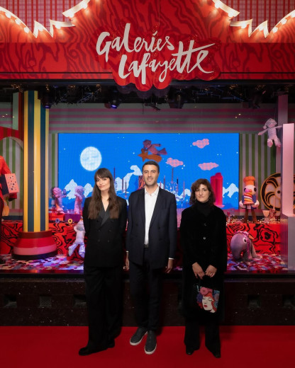 Inauguration féérique aux Galeries Lafayette : Clara Luciani met le feu aux illuminations de Noël