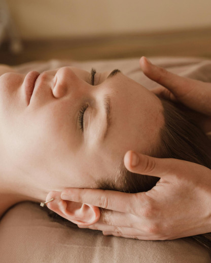 Découvrez ce geste anti-stress que tout le monde teste sur les réseaux sociaux