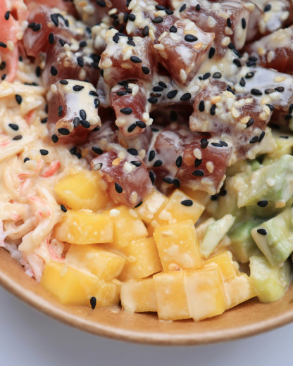 Cette salade fraîche à la mangue est la tendance food de l’été 2025