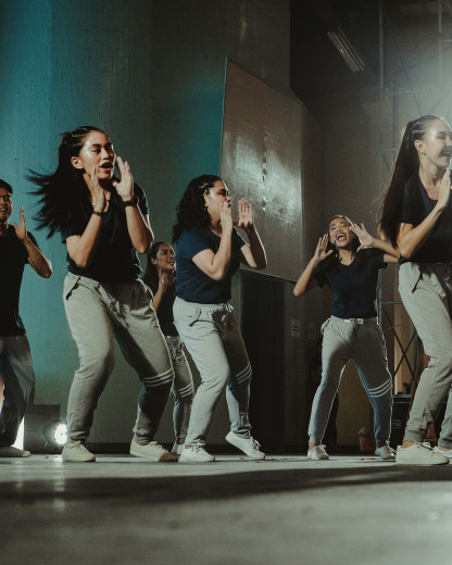 La tecktonik fait son grand retour : le dancefloor des années 2000 revient !