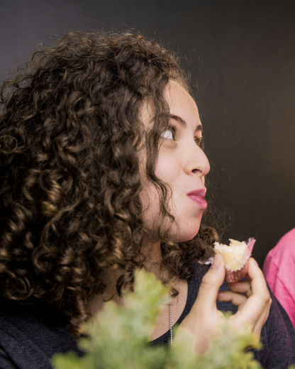 Boucles parfaites : les aliments qui transforment vos cheveux