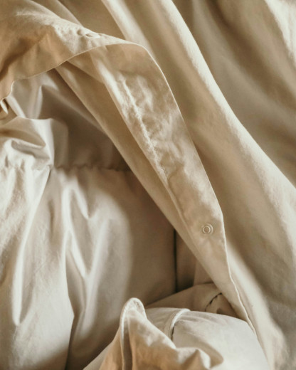 Abandonnez la couette ! Cette option plus moelleuse et parfaite en toute saison va transformer vos nuits