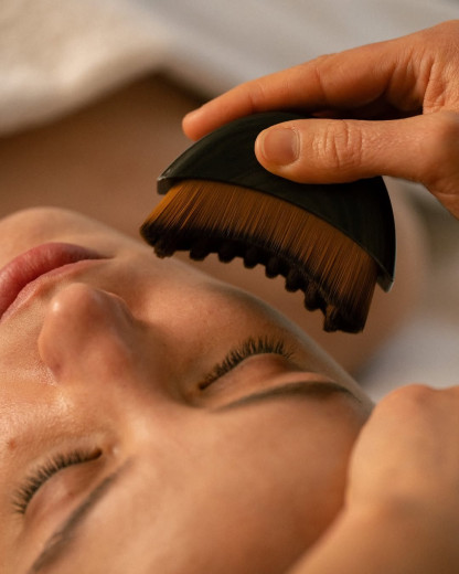 Dégonfler le visage en une minute : cet accessoire beauté pas cher devient viral