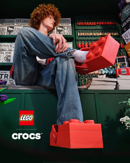 Crocs x LEGO : découvrez la collaboration la plus improbable de l’année !