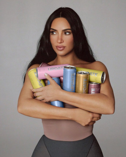 Kim Kardashian signe sa première boisson énergisante Update et crée le buzz !