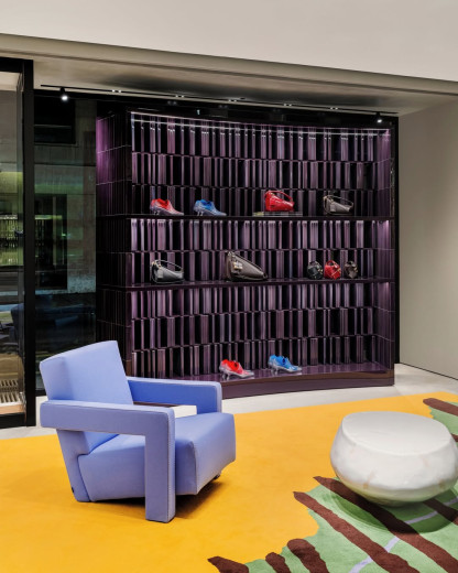 Quand la mode et l’art se rencontrent dans la nouvelle boutique Casa LOEWE à Paris