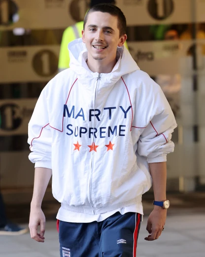 La veste Marty Supreme explose chez les célébrités : on vous explique pourquoi !