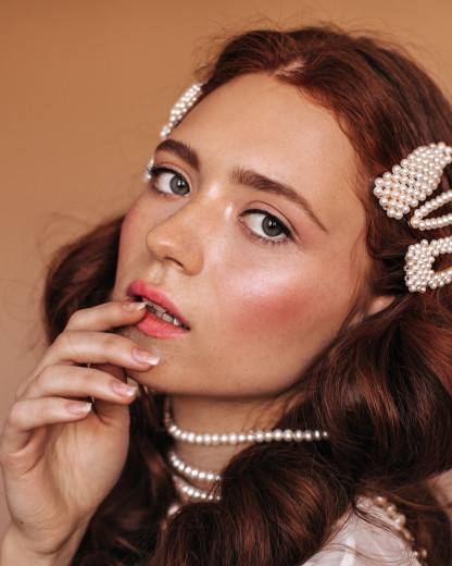 L’accessoire cheveux de notre enfance redevient tendance !